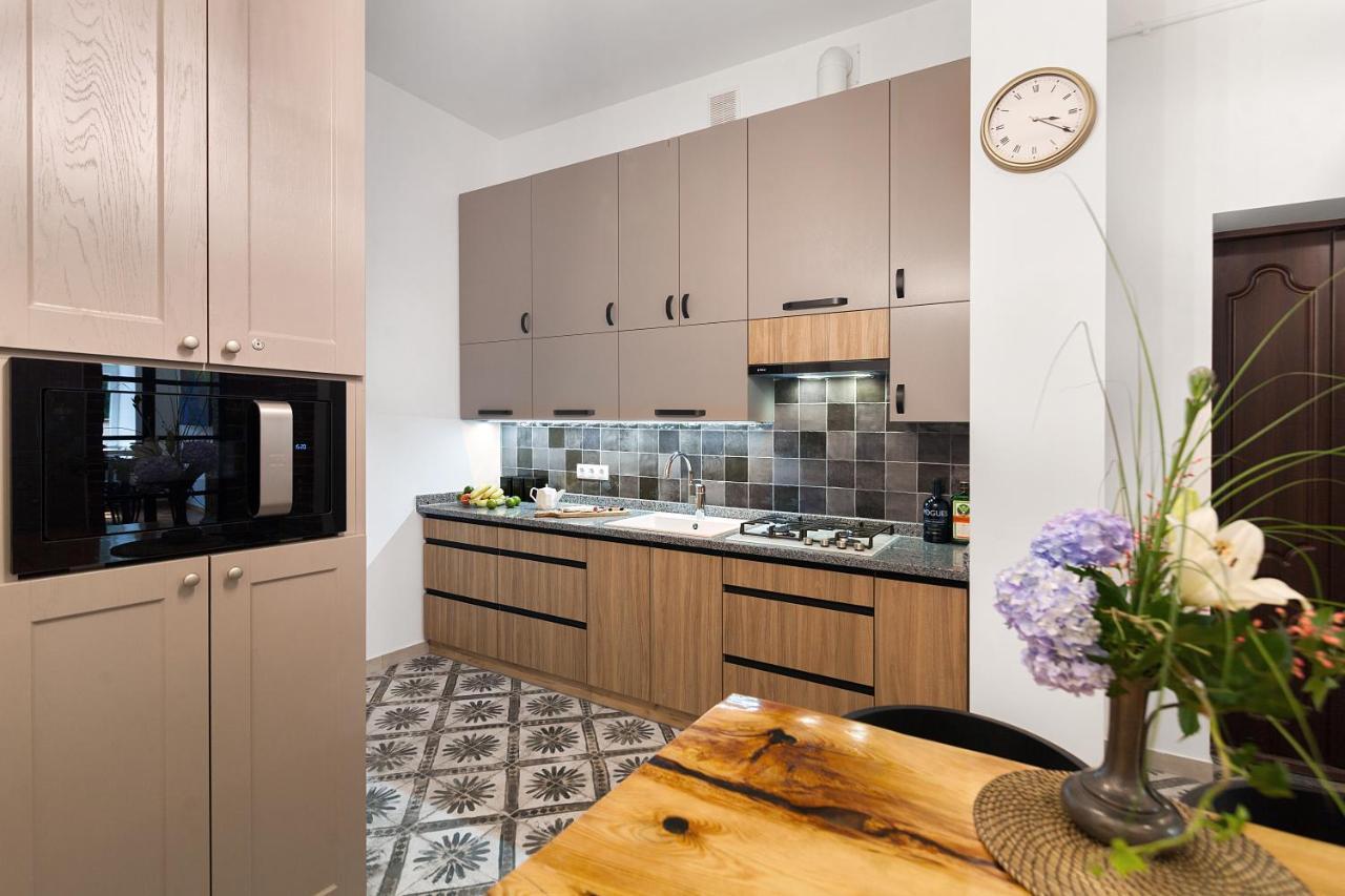 Gallery Art Apartment Lviv Extérieur photo